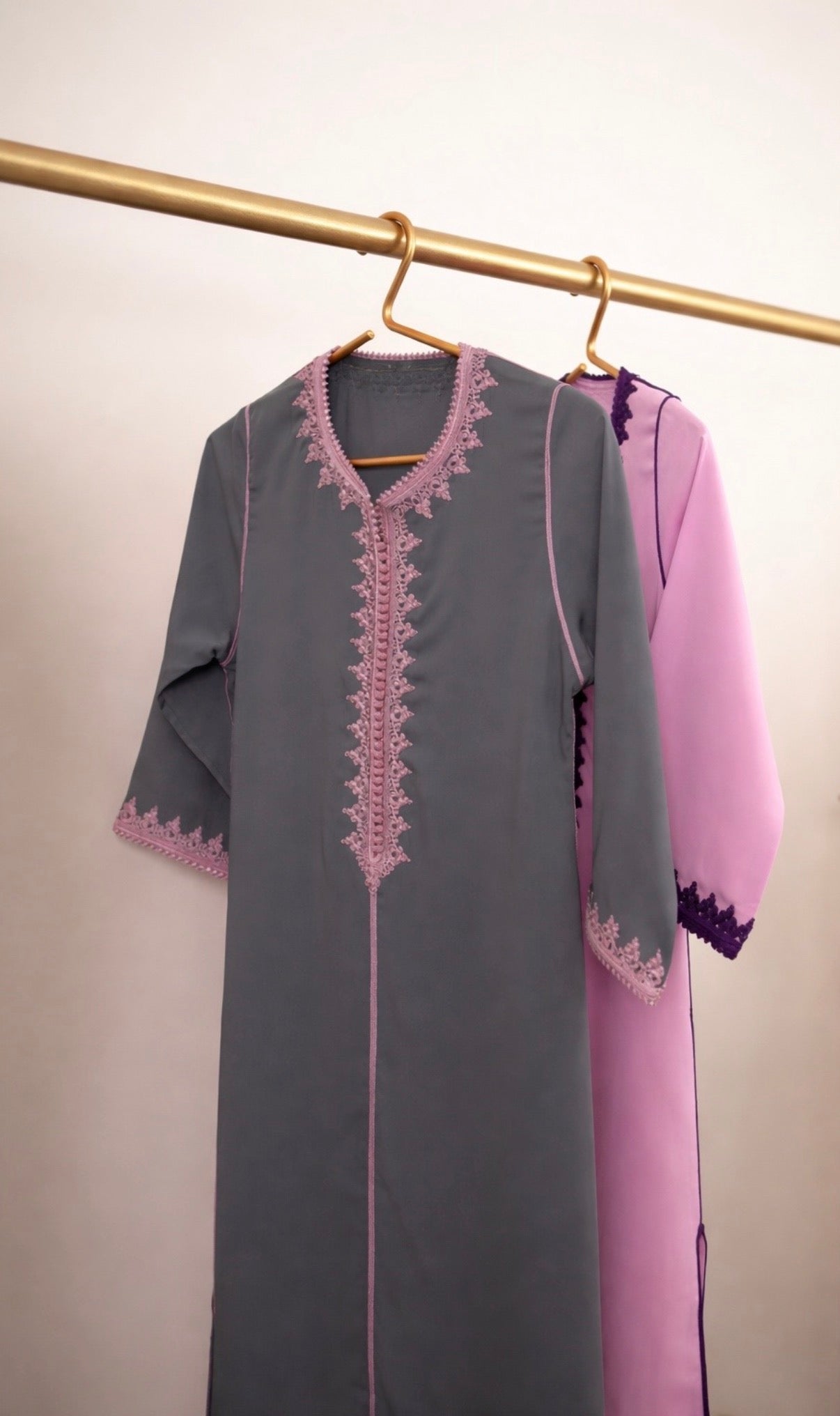 جلابية مغربية فاخرة – إصدار راقٍ بأربعة ألوان مميزة