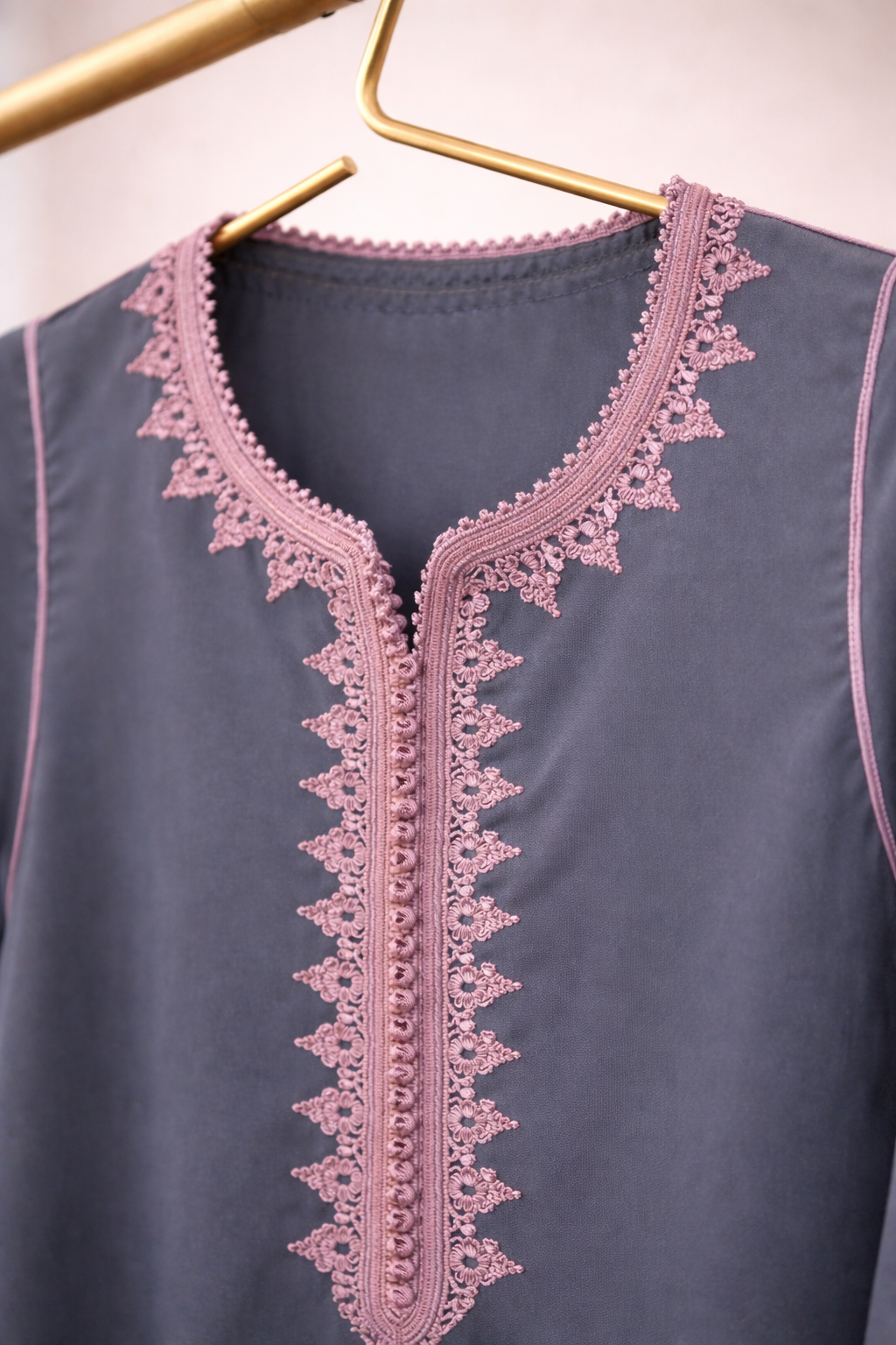 جلابية مغربية فاخرة – إصدار راقٍ بأربعة ألوان مميزة