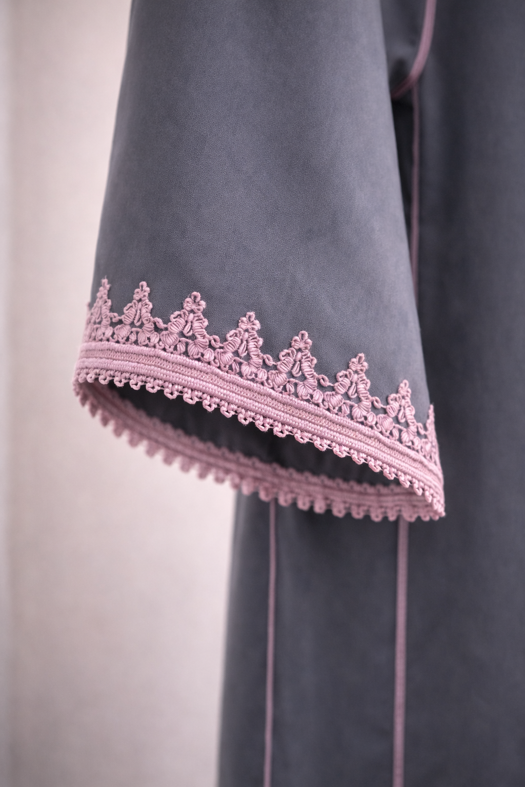 جلابية مغربية فاخرة – إصدار راقٍ بأربعة ألوان مميزة