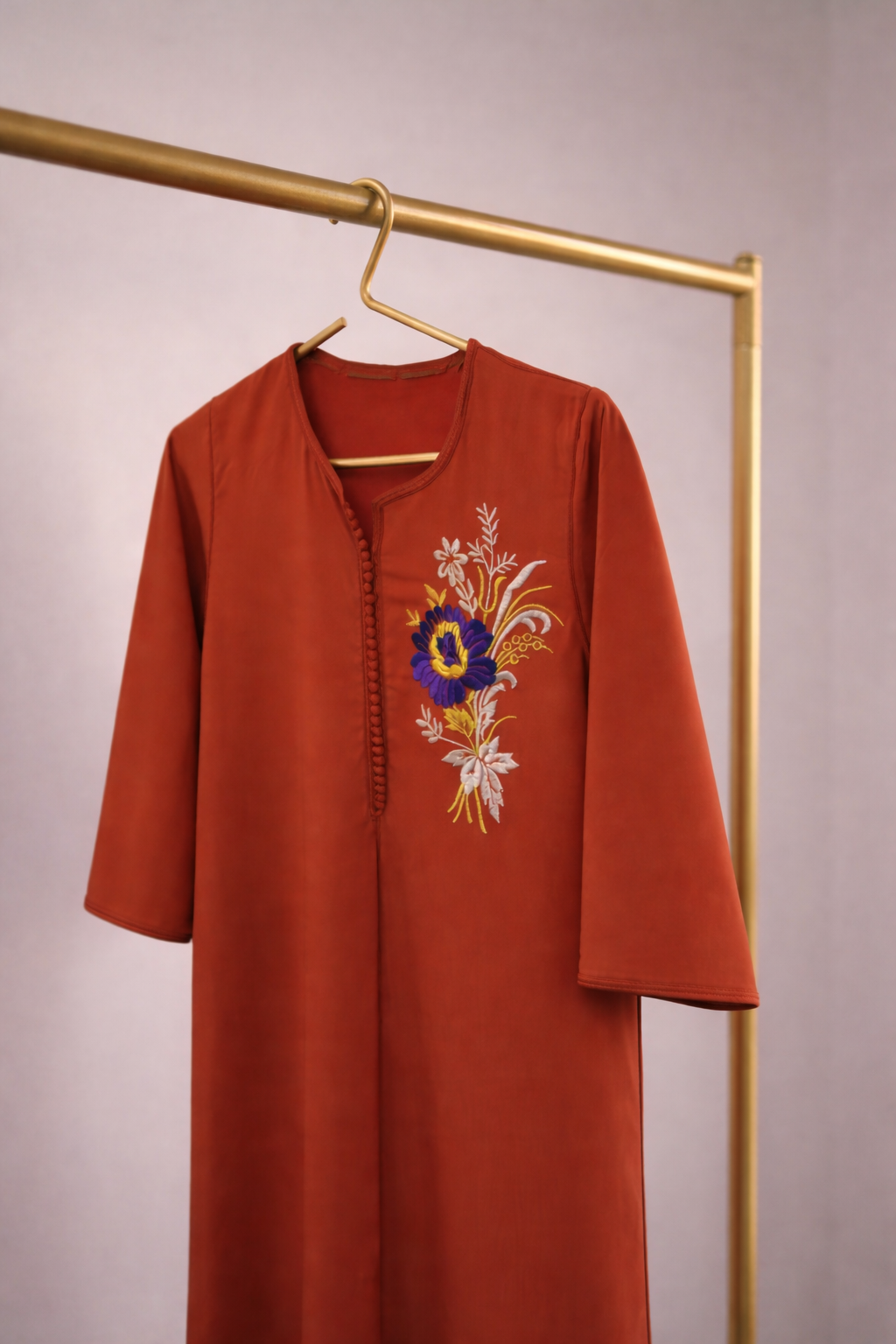 جلابية أطفال مطرّزة يدويًا