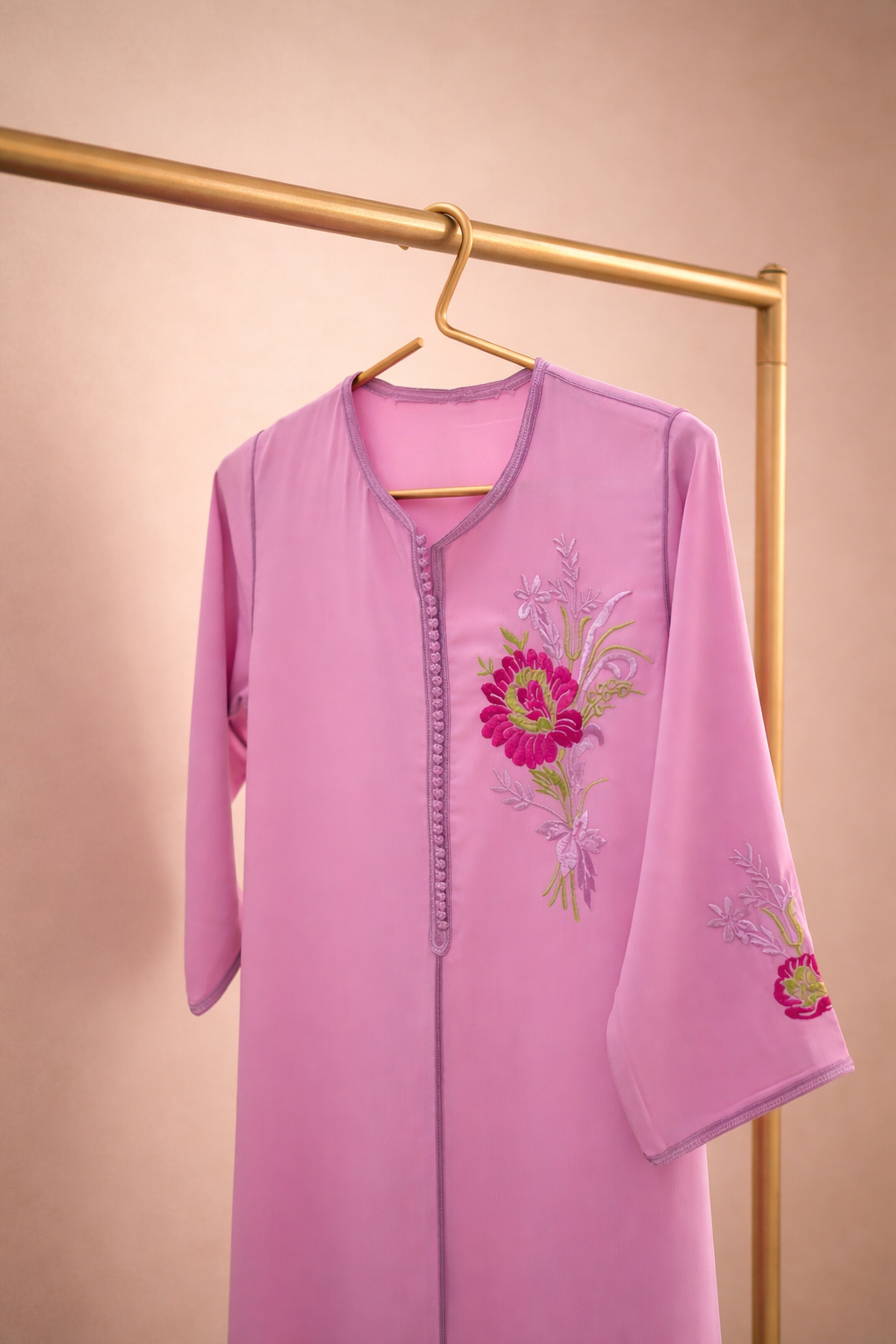 جلابية أطفال مطرّزة يدويًا