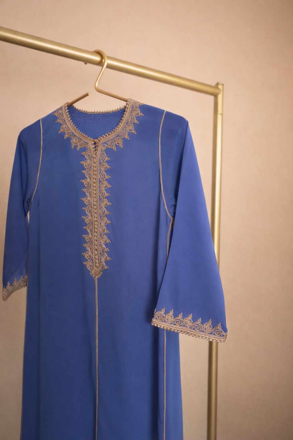 جلابية مغربية فاخرة – إصدار راقٍ بأربعة ألوان مميزة