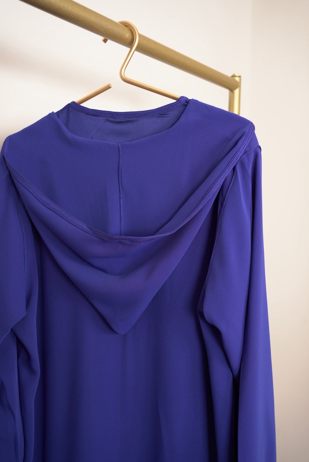 جلابية مغربية بكب أنيق – تصميم من قطعتين بتطريز يدوي