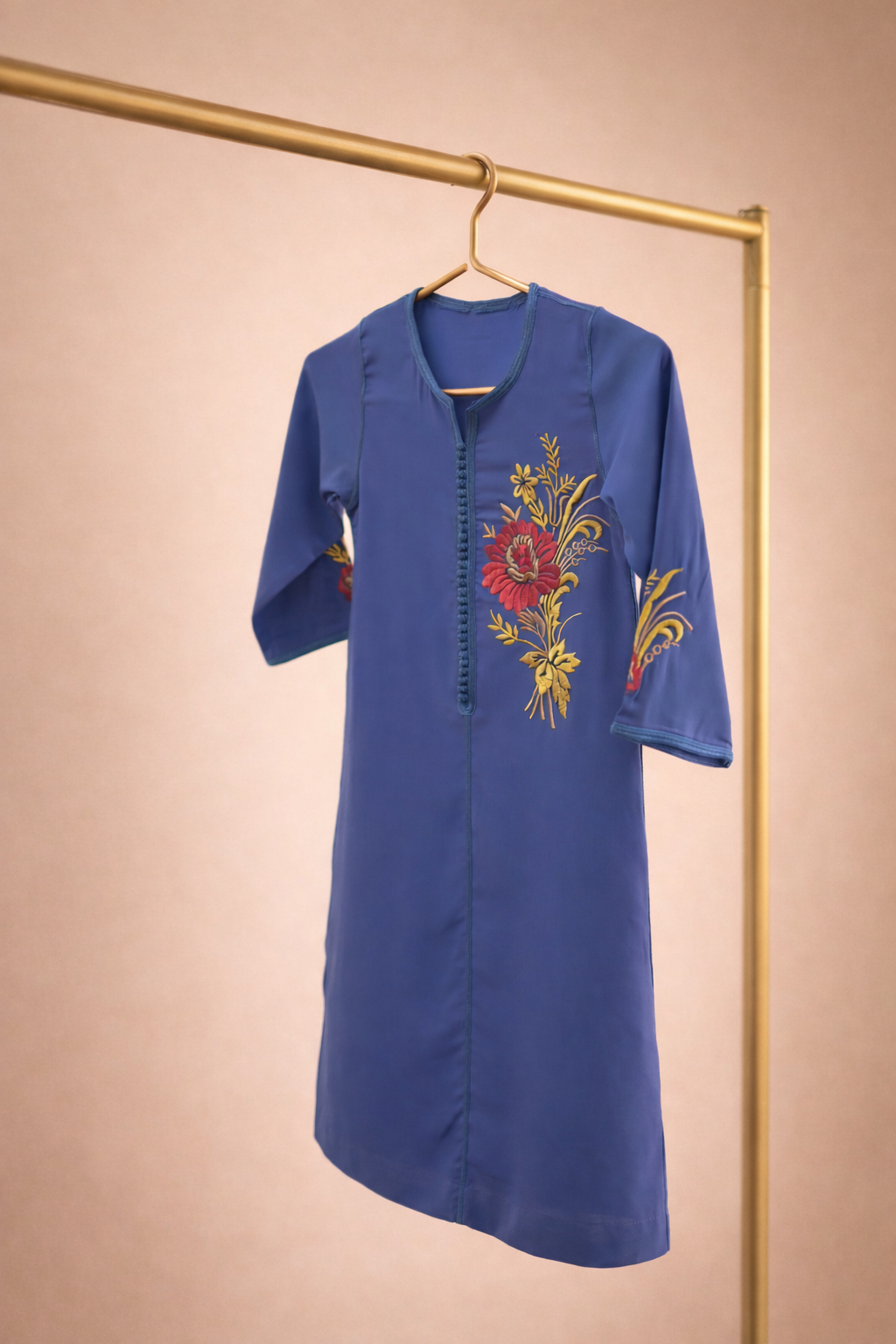 جلابية أطفال مطرّزة يدويًا